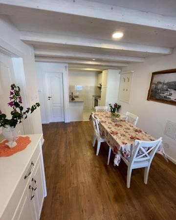 Apartment Concetta Cres Luaran gambar