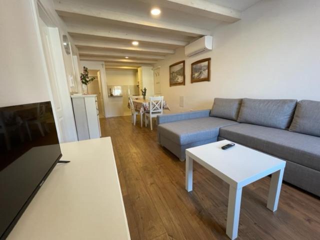 Apartment Concetta Cres Luaran gambar