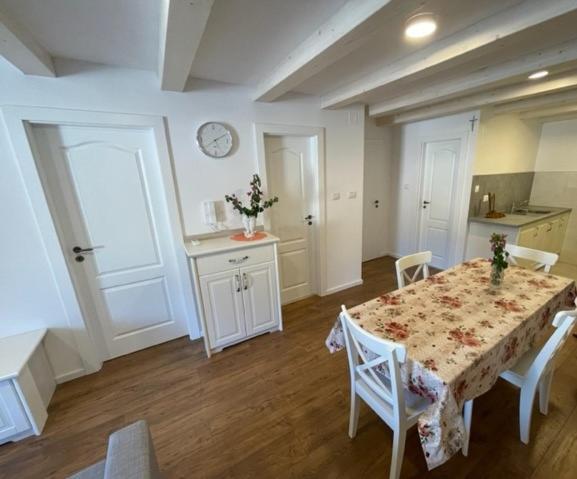 Apartment Concetta Cres Luaran gambar