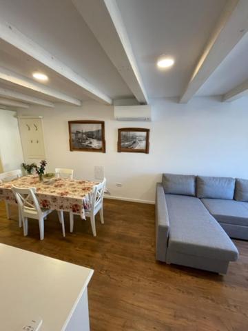 Apartment Concetta Cres Luaran gambar
